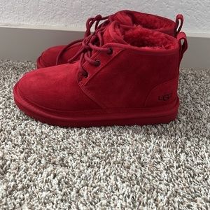 Red neumel Uggs size 6 used in new condition with box